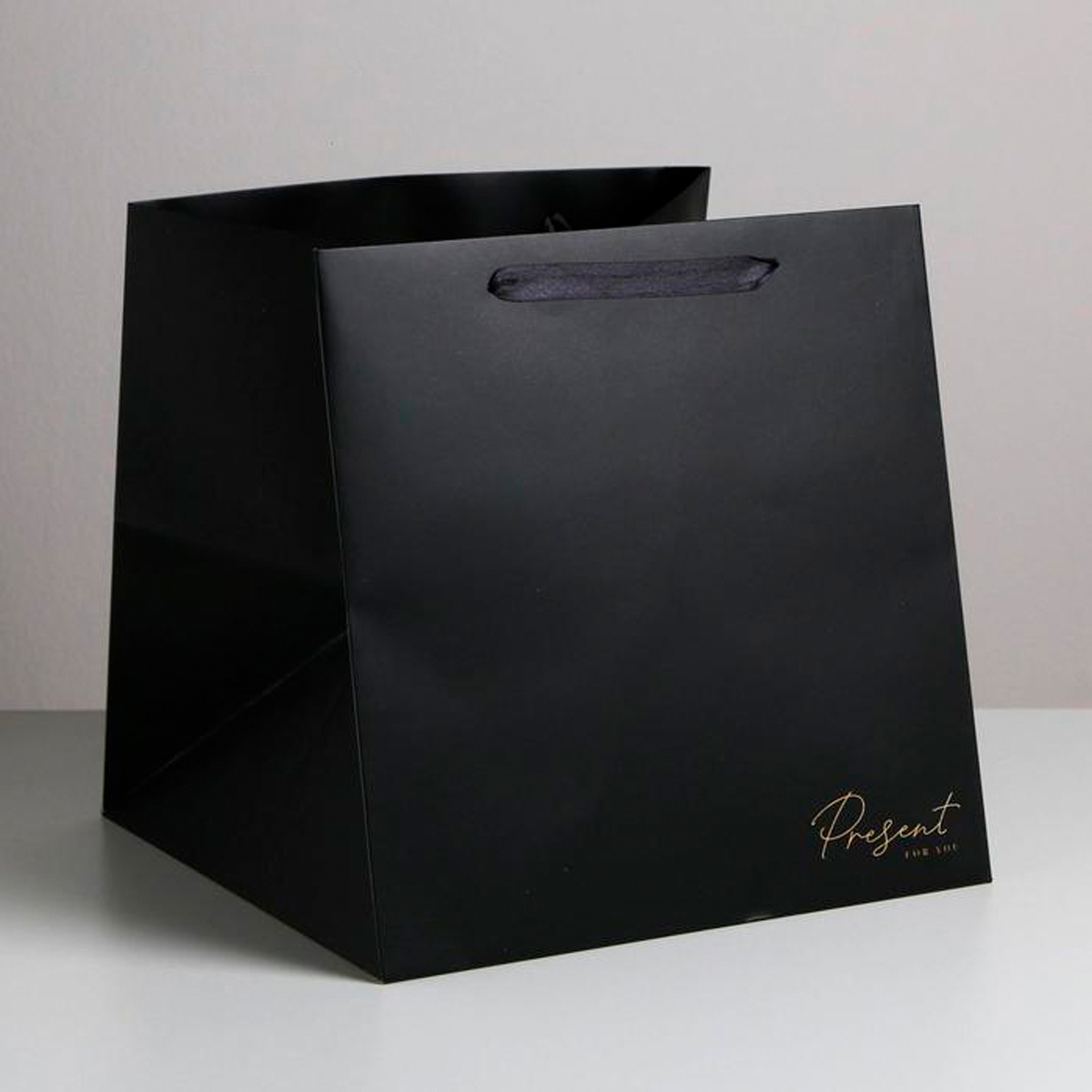 Пакет подарочный "present" 30*30*30 см (1/57) "дарите счастье" 4783305