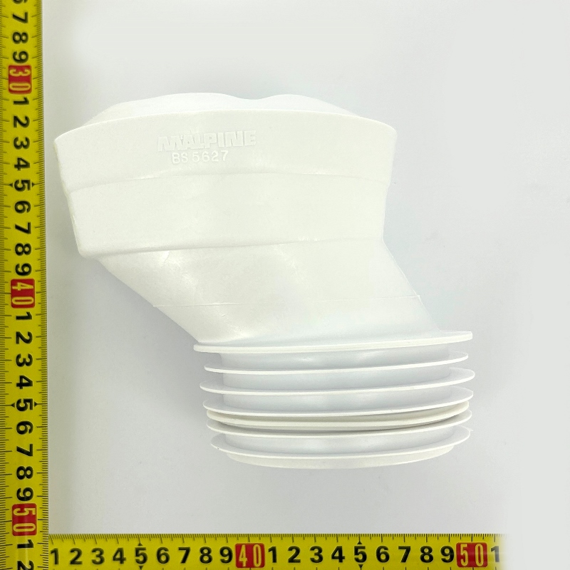 Труба McALPINE фановая L=135 мм с манжетой и 40 мм смещ., вход 97-107 мм, выход внутрь 110 мм трубы