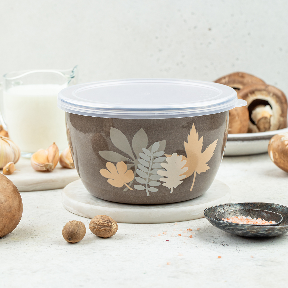 Миска эмалиров. "осенняя соната" 2,4 л, 18 см пласт. крышка (1/4) "metrot"