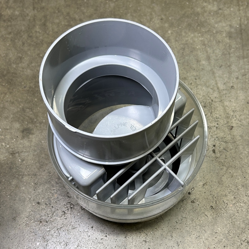 Клапан McALPINE вентиляционный (аэратор) для канализации со смещением и прозрачной крышкой 110 мм