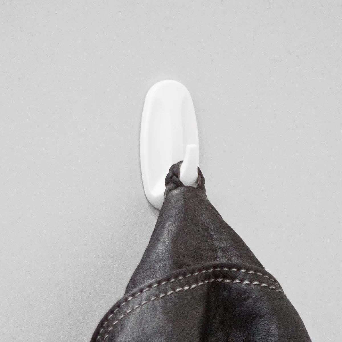 Крючки самокл. 3*5 см (набор 2 шт.) пласт. белые (1/12/36) "aviora" 302-200