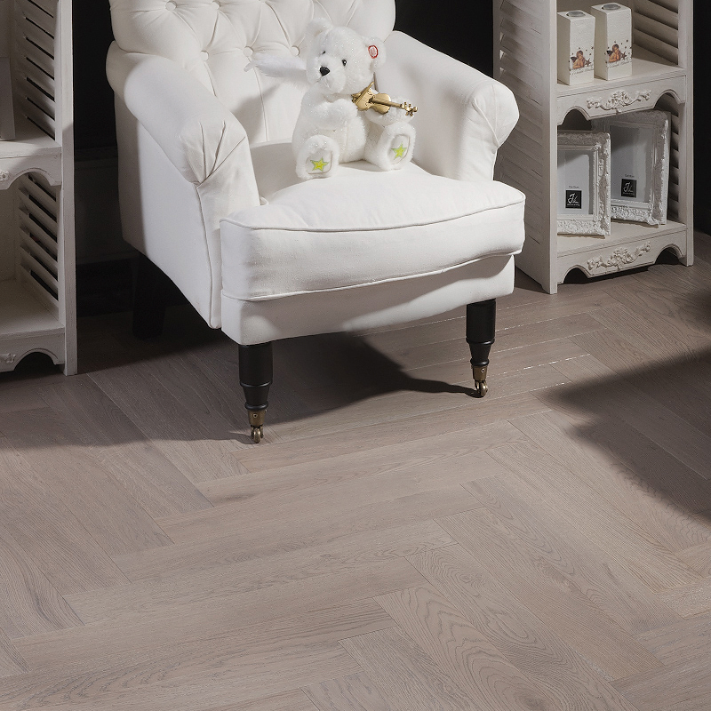 Coswick Английская ёлка 3-х слойная T&G шип-паз (90°) 1168-3215 Шамбор (Порода: Дуб)