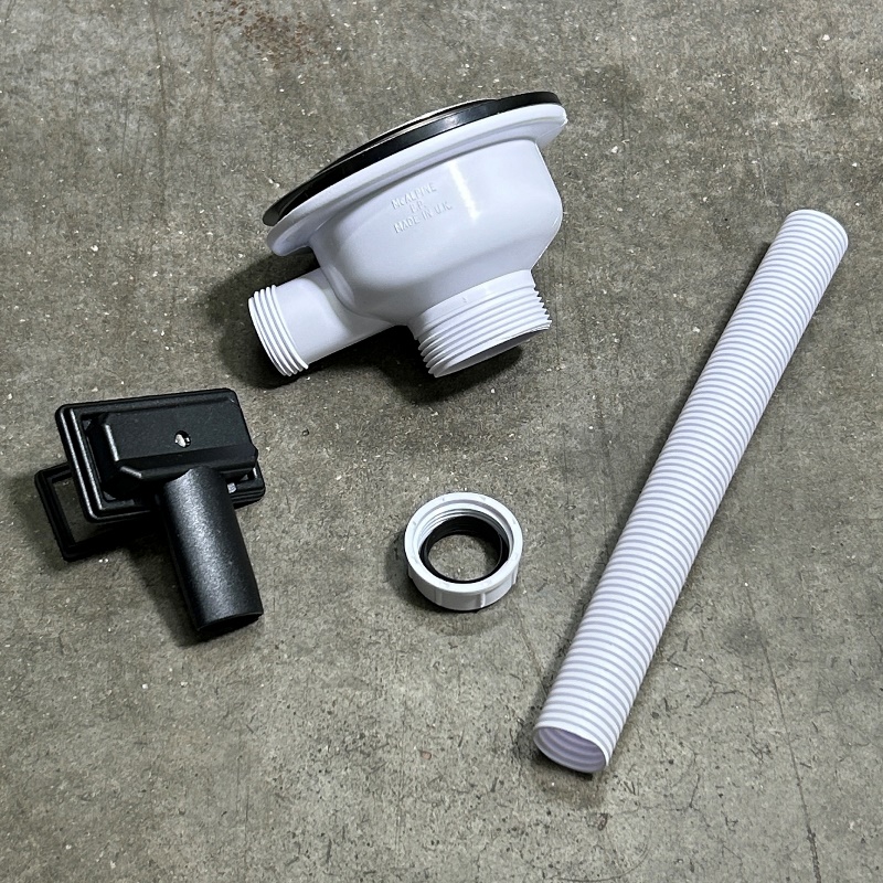 Слив McALPINE-перелив для раковины L=235 х 25 мм, прямоуг. отв., 113 мм реш., выход 1 1/2", хром