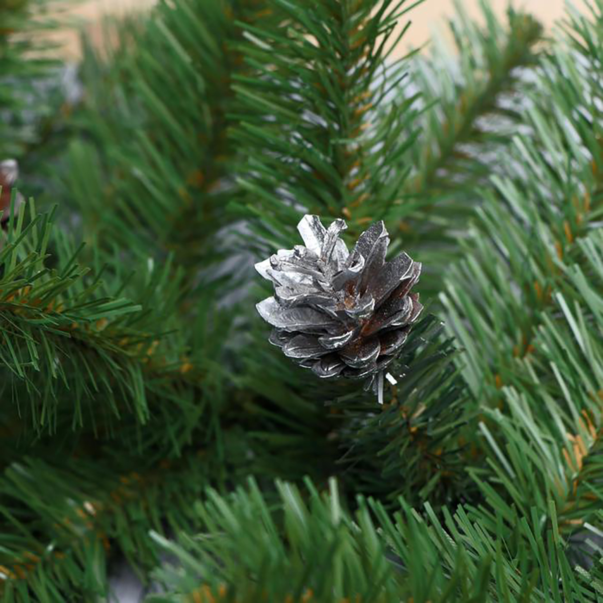 Гирлянда хвойная "рождественская" с серебристыми шишками 2,7 м  d-32 см (зеленая) "елкиторг" 7092479