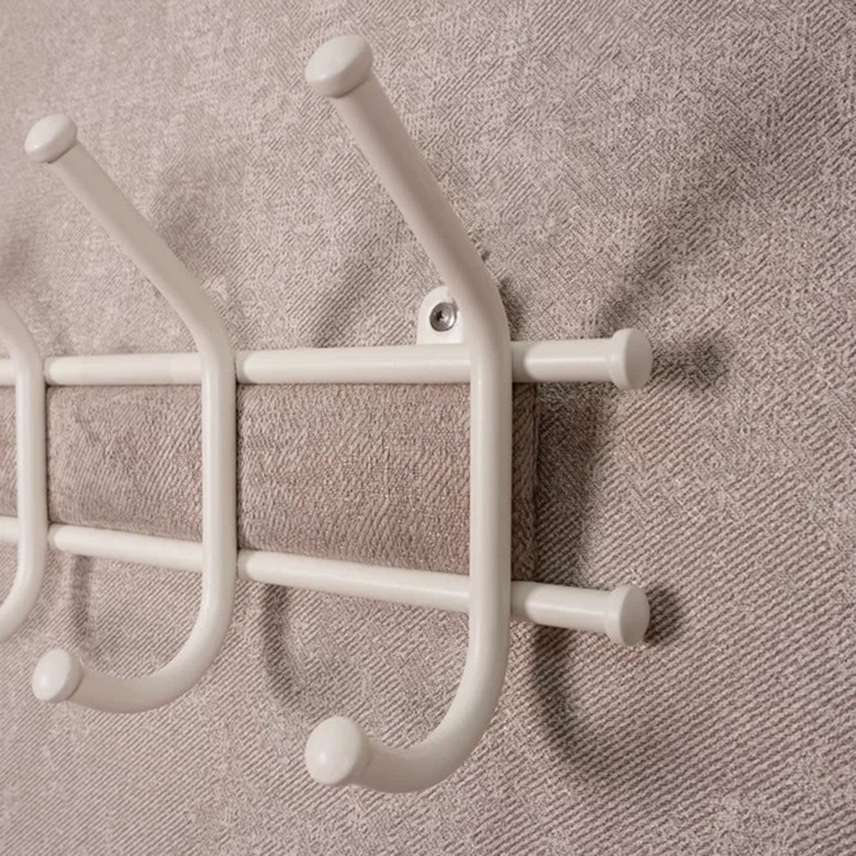 Вешалка настенная "уют 7" (7 крючков) 675*165*80 мм белый (1/10) вну7 б