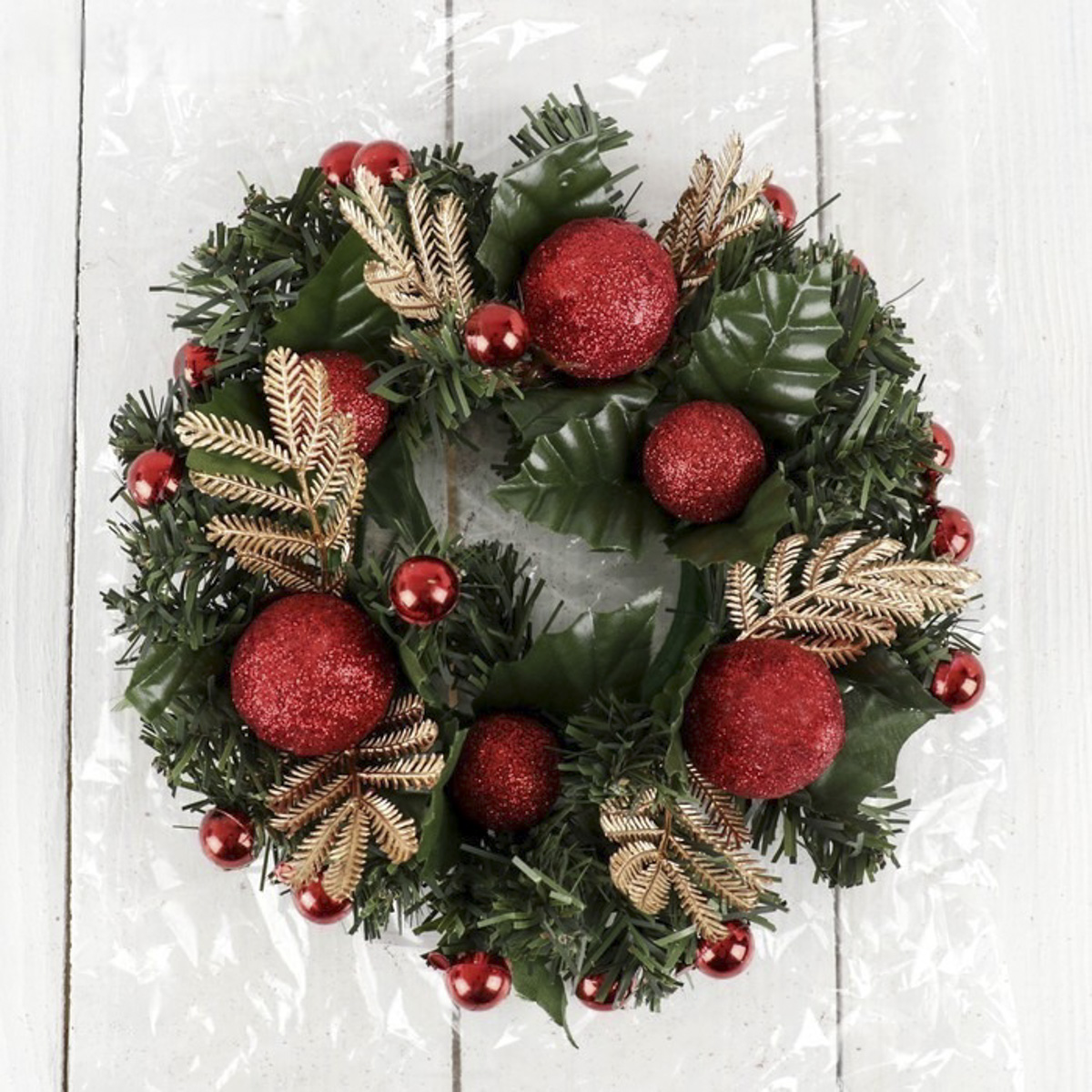 Венок новогодний "красные шарики" d-20 см (1/108) "зимнее волшебство" 1400106