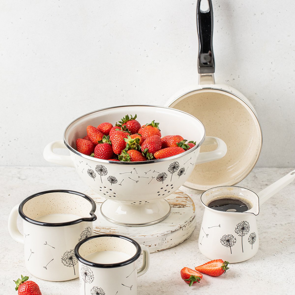 Дуршлаг эмалиров. "одуванчик" 2,5 л на ножке, с двумя ручками (1/6) "metrot"