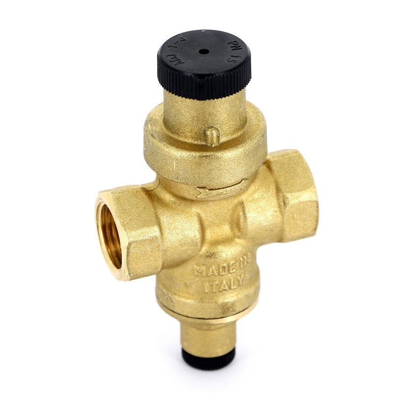 Редуктор давления UNI-FITT COMPACT 1/2" латунь стандартный проход с отверстием под манометр