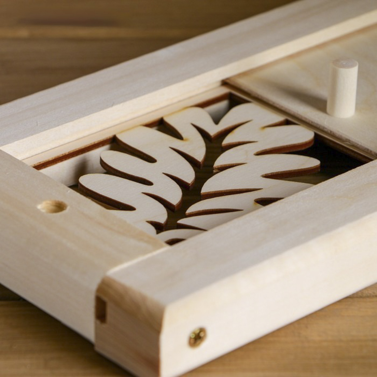 Крышка вентиляционная с задвижкой "банный лист" 28*12 cм, липа (1/50) "добропаровъ" 4689617