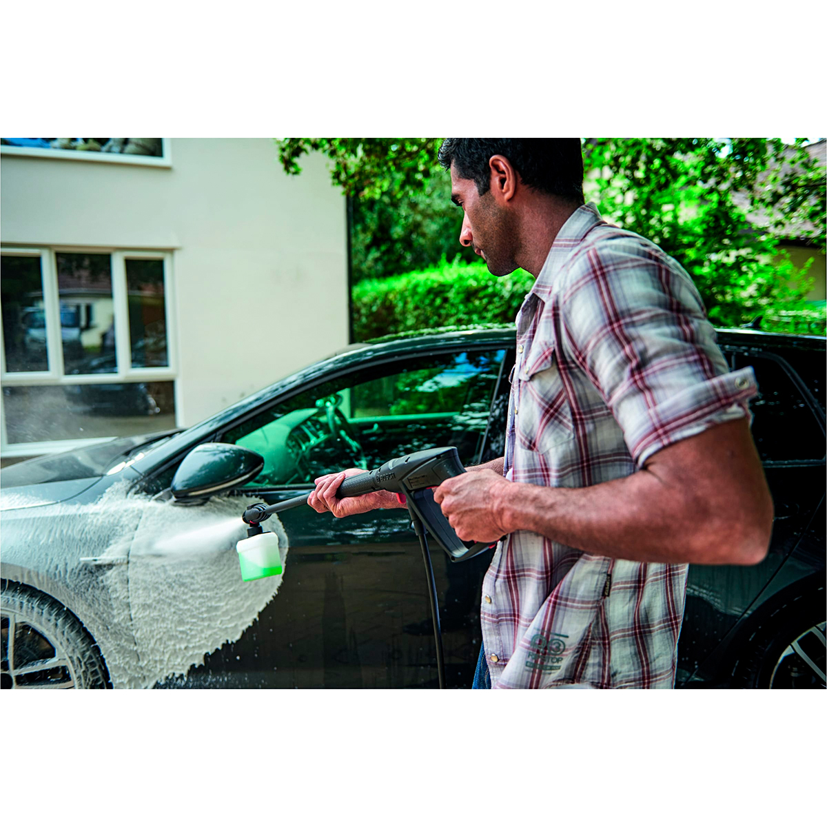 Мойка высокого давления universalaquatak 130 car kit (1) "bosch" 0.615.992.61b