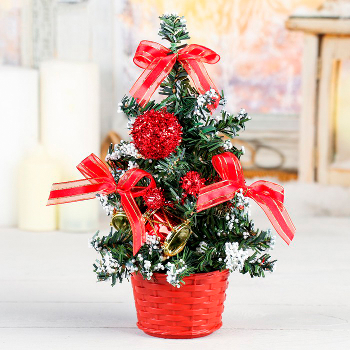 Ель декор. 20 см (зеленая, украшения красные) "зимнее волшебство" 717967