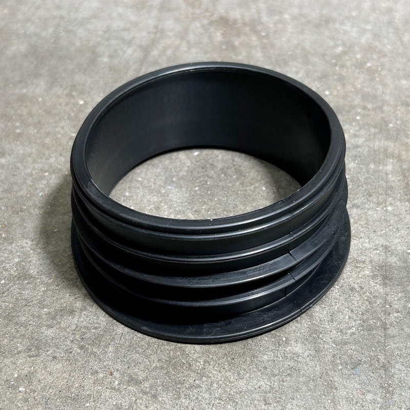 Манжета McALPINE резиновая переходная с трубы 110 мм на чугунную трубу 127 мм, чёрный