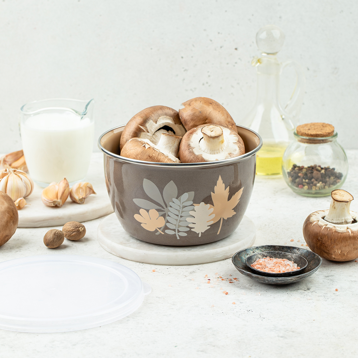 Миска эмалиров. "осенняя соната" 2,4 л, 18 см пласт. крышка (1/4) "metrot"