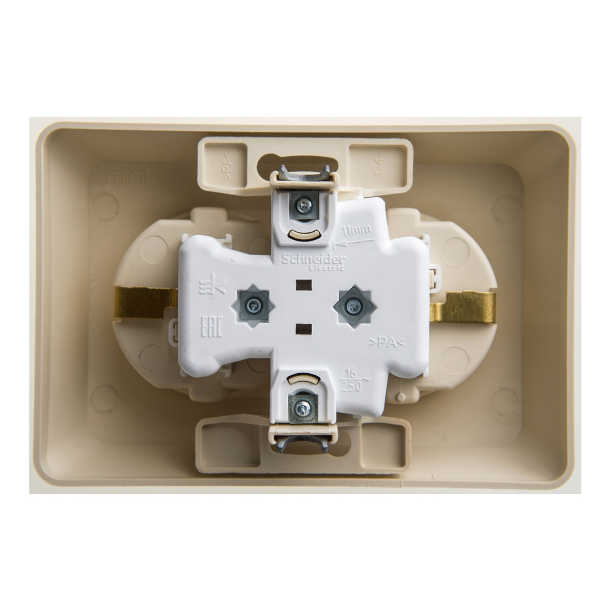 Розетка "этюд" 2-х местн. с заземл, с шторками 16а, кремовый (1/10/60) "schneider"