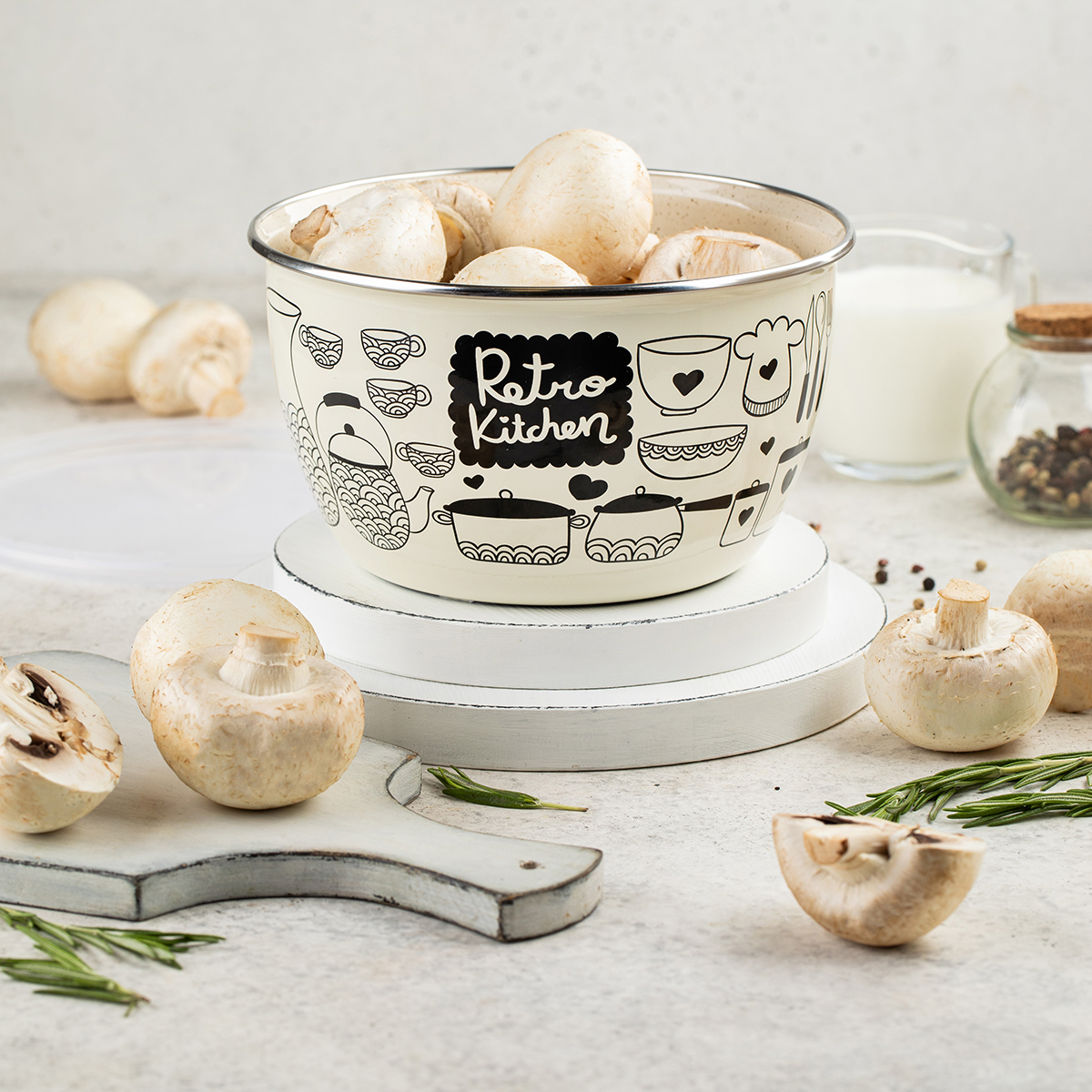 Миска эмалиров. "ретро" 2,4 л, 18 см пласт. крышка (1/4) "metrot"