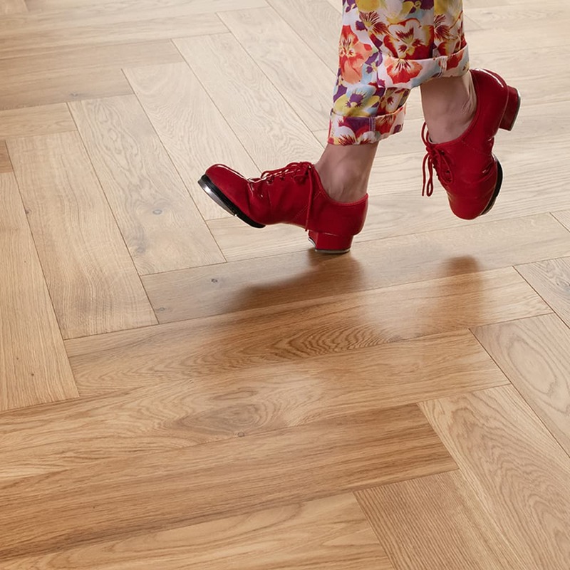 Coswick Английская ёлка 3-х слойная T&G шип-паз (90°) 1174-3201 Натуральный (Порода: Дуб)