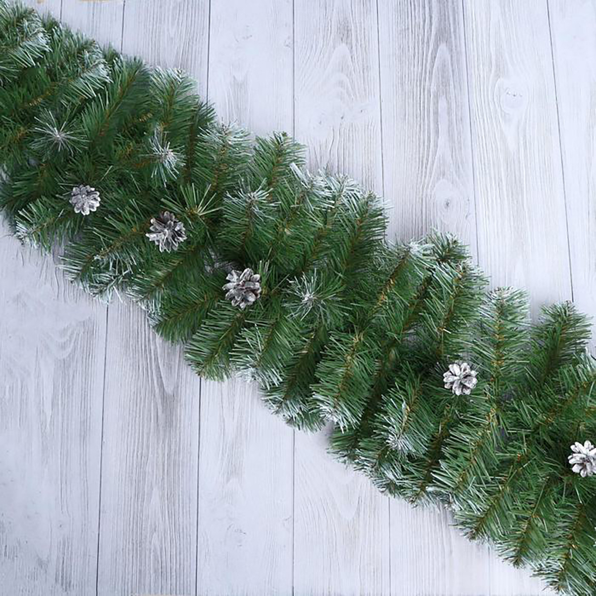 Гирлянда хвойная "рождественская" с серебристыми шишками 2,7 м  d-32 см (зеленая) "елкиторг" 7092481