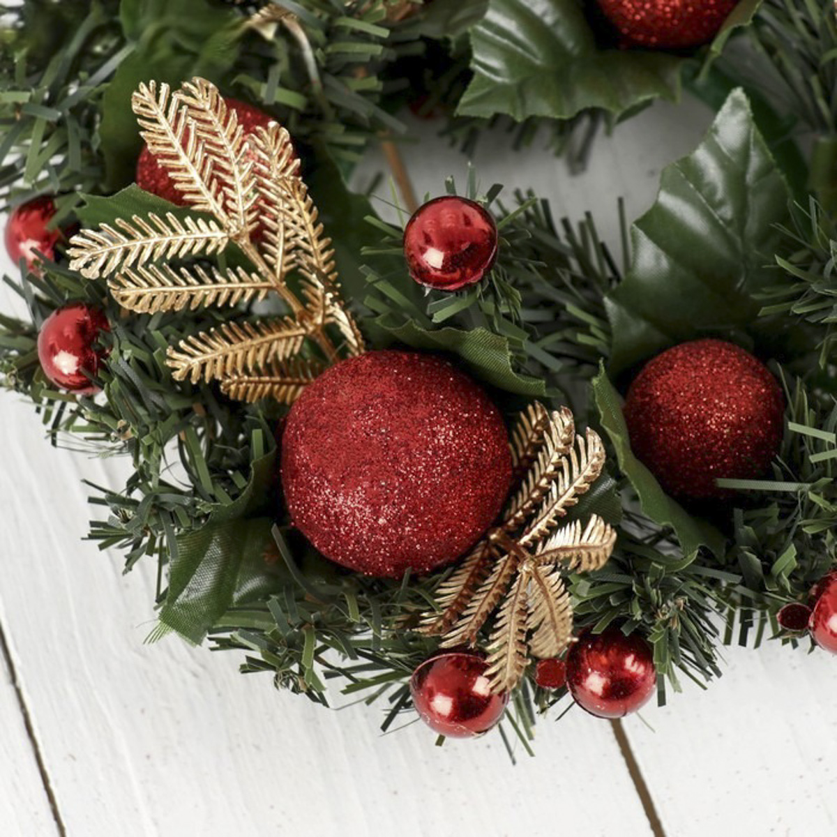 Венок новогодний "красные шарики" d-20 см (1/108) "зимнее волшебство" 1400106