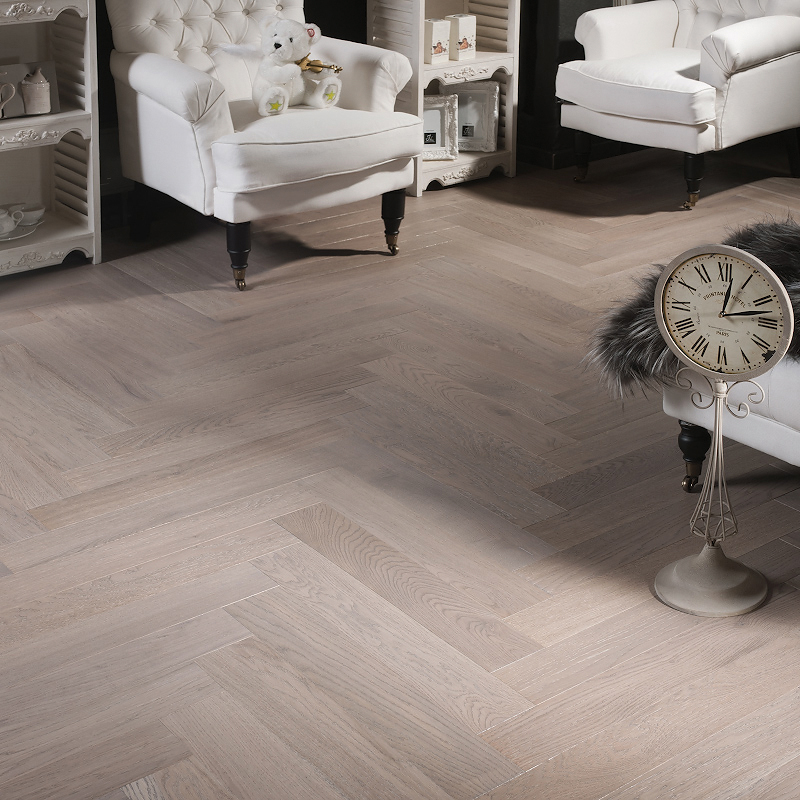 Coswick Английская ёлка 3-х слойная T&G шип-паз (90°) 1168-3215 Шамбор (Порода: Дуб)