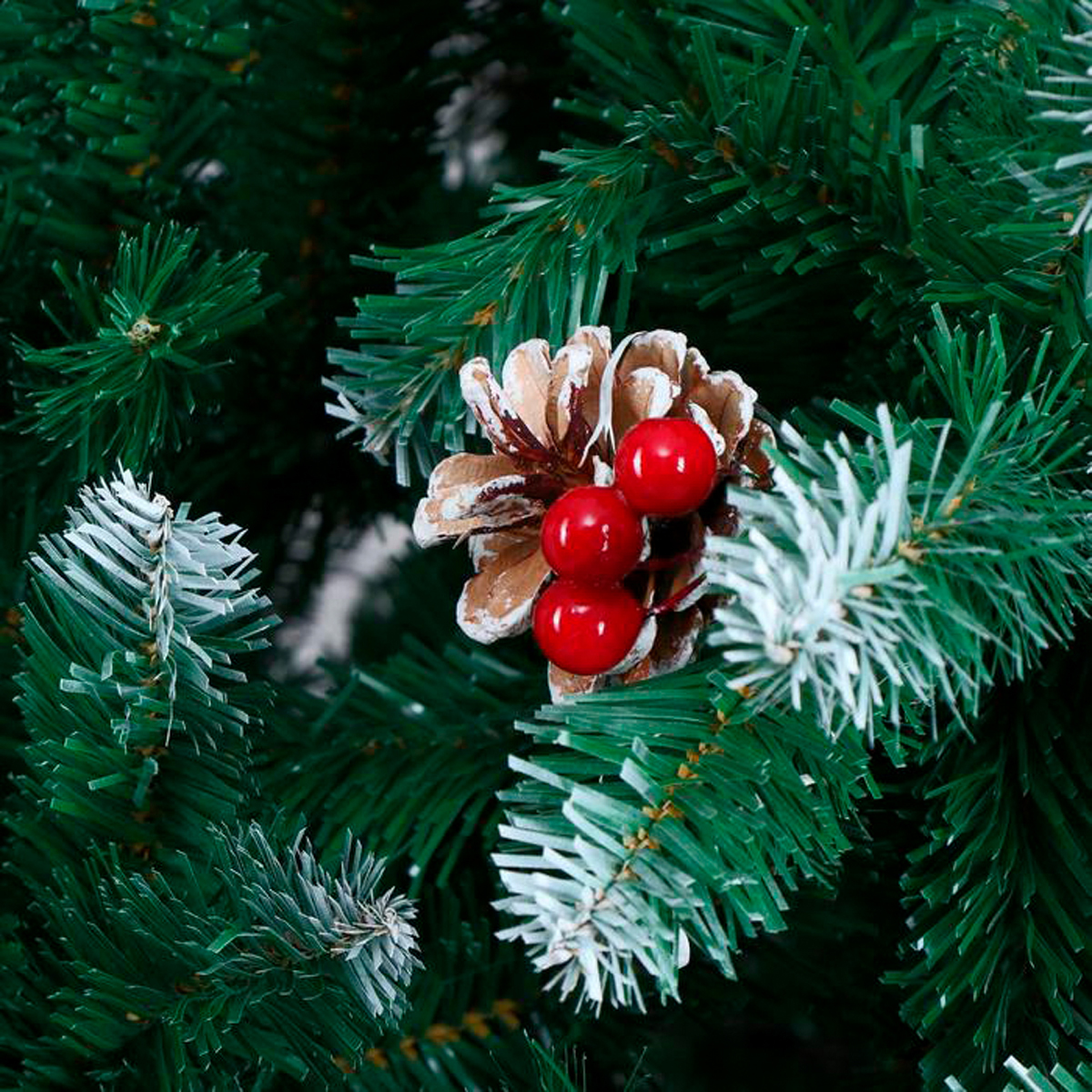 Ель декор. "иней с ягодами" 270 см, 1850 веток (зеленая) "зимнее волшебство" 540650