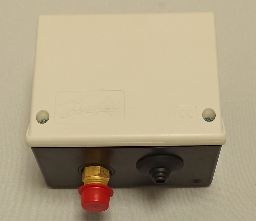 Реле давления DANFOSS KPI 35 G1/4" IP55