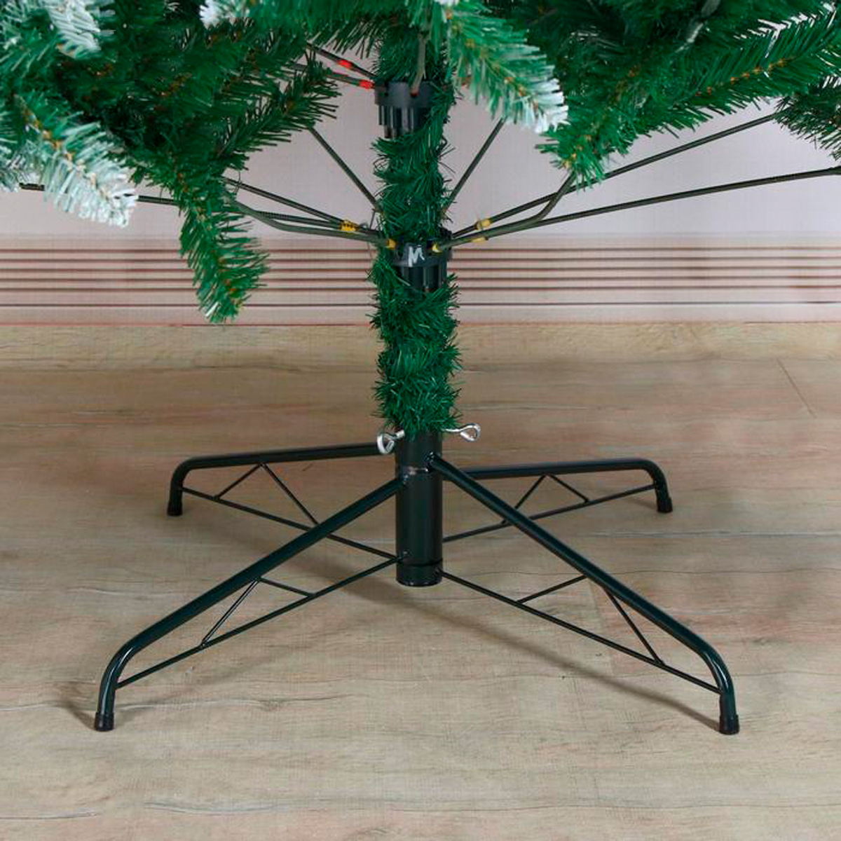 Ель декор. "иней с ягодами" 270 см, 1850 веток (зеленая) "зимнее волшебство" 540650